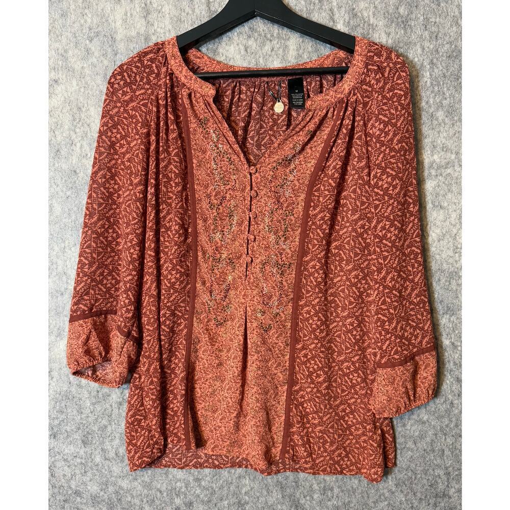 BKE Boutique V-Neck Womens Half Button Bling Top Size Medium